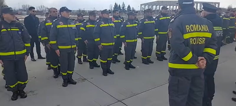 Două echipe de pompieri români se află în Turcia unde participă la misiunile de salvare