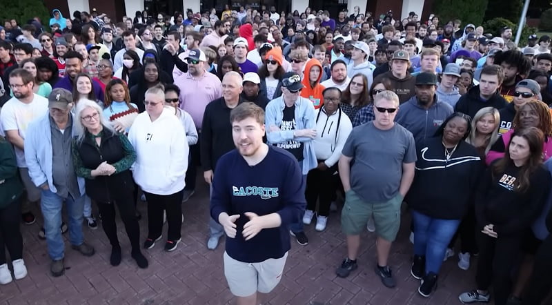 Fenomenul Mr. Beast în S.U.A: Youtuberul care susține că donează milioane de dolari proveniți din reclamele sponsorilor/ Peste 25 de miliarde de vizualizări ale clipurilor