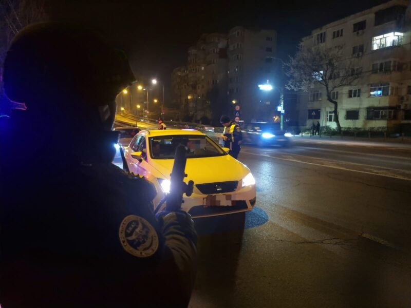 Razie în Constanţa şi în judeţ. Au fost legitimate 900 de persoane, au fost verificate 800 de vehicule și peste 100 de locații