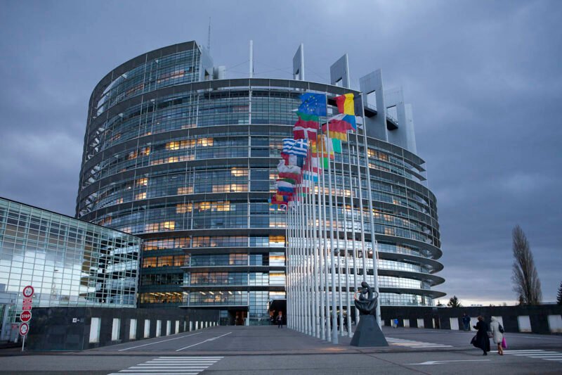 ALEGERI EUROPARLAMENTARE. Românii îşi aleg reprezentanţii în Parlamentul European – cât câştigă un europarlamentar pe lună