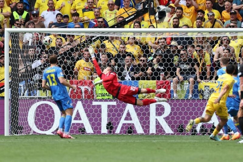 EURO 2024. Portarul ucrainean şi-a cerut scuze după greşeala care a dus la golul lui Stanciu