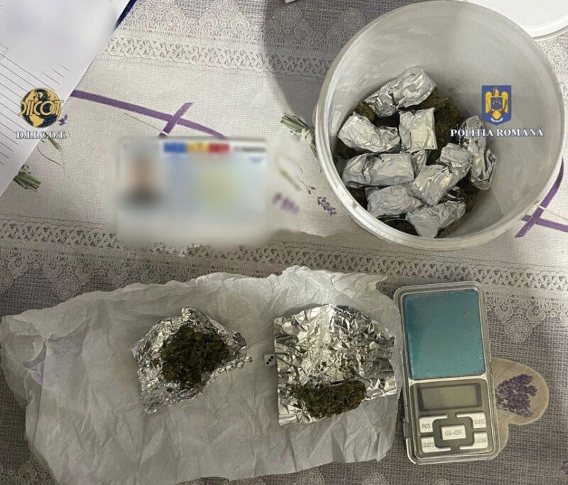 Operaţiunea „Şcoala”. Zeci de percheziţii în mai multe oraşe din ţară, într-un dosar privind vânzarea de droguri printre elevi