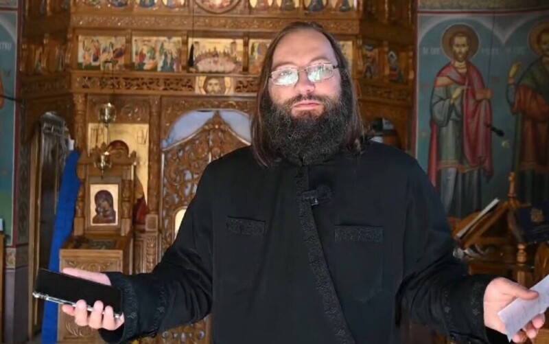 Preotul Dan Damaschin , despre tradiţia de a nu spăla de Bobotează: “Se referă la haine, nu la oameni. La mine în biserică, dacă mirosiți urât, nu aveți ce căuta”