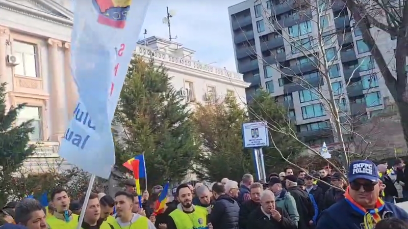 Polițiștii au protestat din nou în fața IPJ Constanța: sunt nemulțumiți de măsurile din Ordonanța „trenuleț”