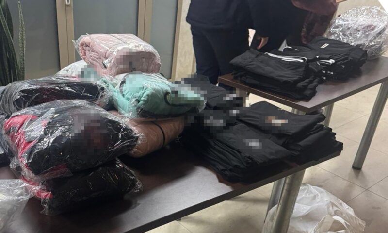 Articole vestimentare contrafăcute, în valoare de 32.000 de lei, confiscate de poliţiştii de frontieră români în Mangalia