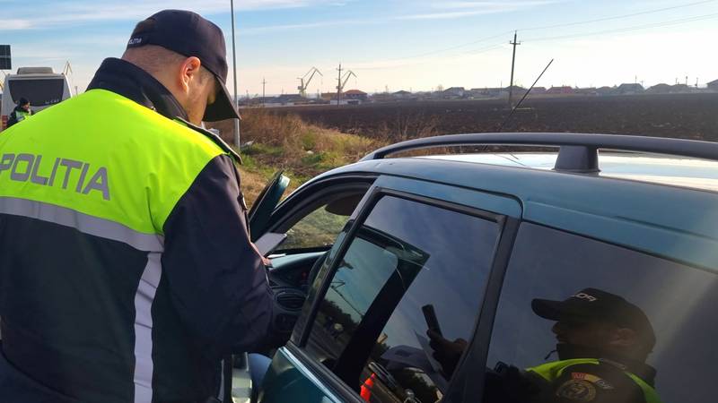 Acțiune Blitz în Năvodari: au fost legitimate 28 de persoane și veriticate 26 de vehicule și cinci locații publice