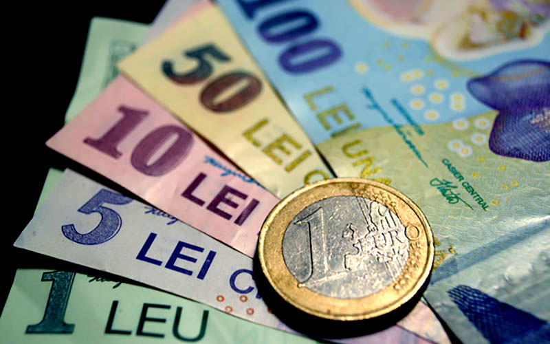 Cui (nu-i) foloseşte ”închisoarea monetară” în care este ţinut cursul Leu/Euro?