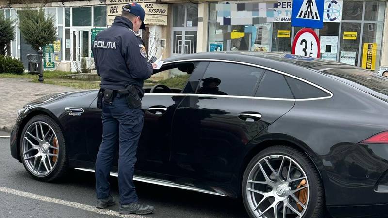 (FOTO) Acțiune a polițiștilor în municipiul Mangalia: au fost reținute două permise de conducere – amenzi de 6.000 de lei