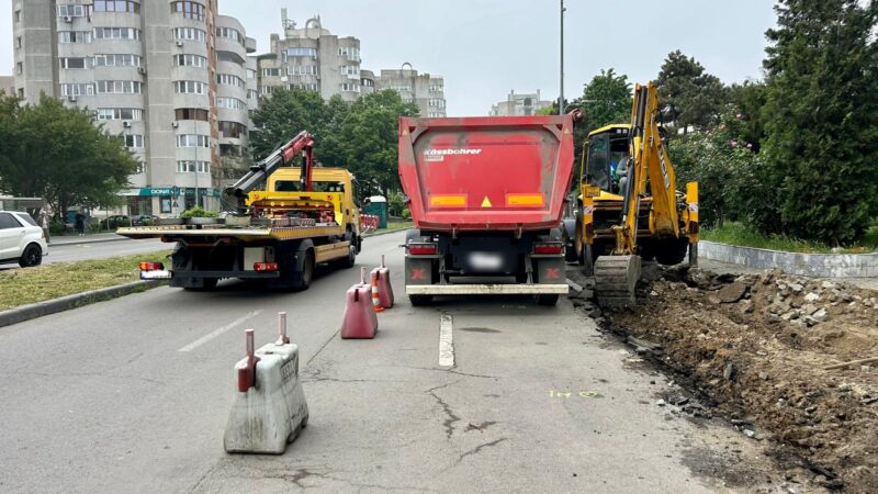 De luni se reiau lucrările de recondiționare a carosabilului pe bulevardul Mamaia. Traficul rutier va fi restricționat parțial