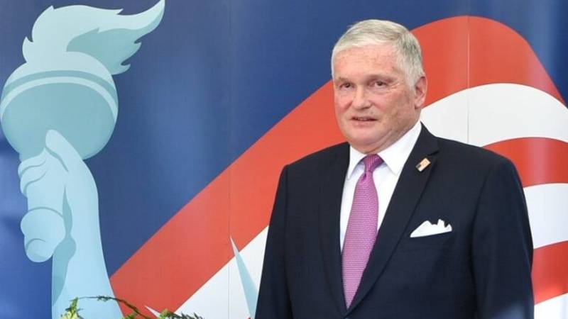 „România poate și trebuie salvată de la prăpastie”. Mesajul lui Zuckerman, fost ambasador SUA în România: „Acest candidat extremist reprezintă un pericol pentru democrație, libertate și prosperitate”