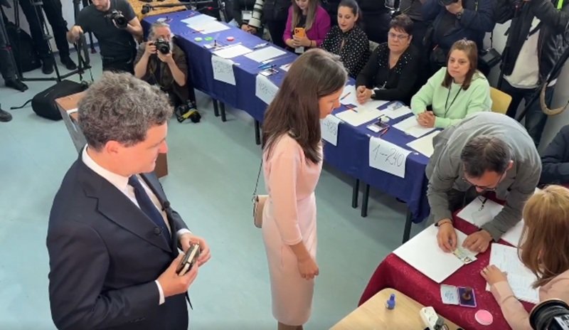 ALEGERI PREZIDENŢIALE, turul II. Nicuşor Dan a votat în localitatea natală, Făgăraș: Am votat cu gândul la mulţi oameni care sunt tăcuţi, cinstiţi, muncitori!
