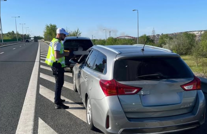 Șoferiță agresivă în trafic, oprită după o urmărire cu poliția pe Autostrada A2. „Șicana și făcea slalom pe autostradă”