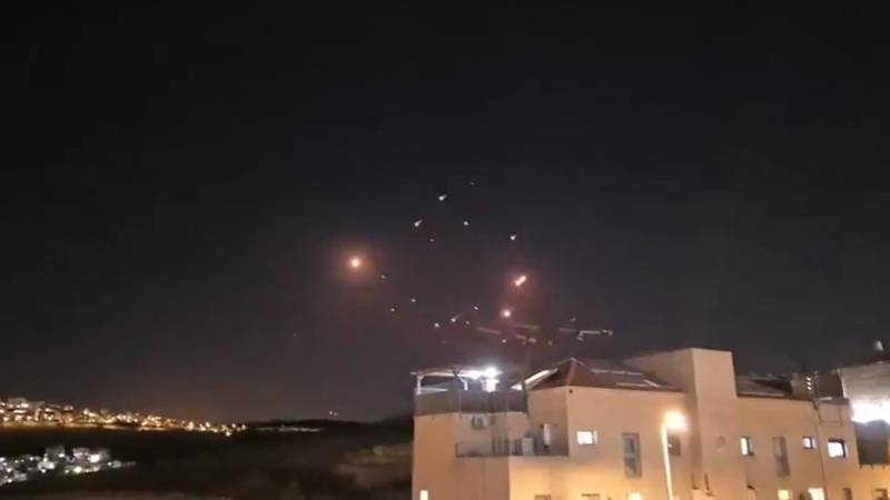 Israelul continuă atacurile asupra Iranului pentru a patra noapte consecutivă. Teheranul a ripostat cu noi lovituri cu rachete