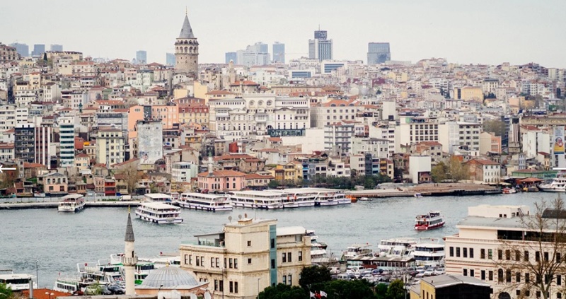 Istanbul 2025: Cum să descoperi orașul pe cont propriu, evitând capcanele. 5 greșeli povestite de o turistă – cum să nu pierzi bani