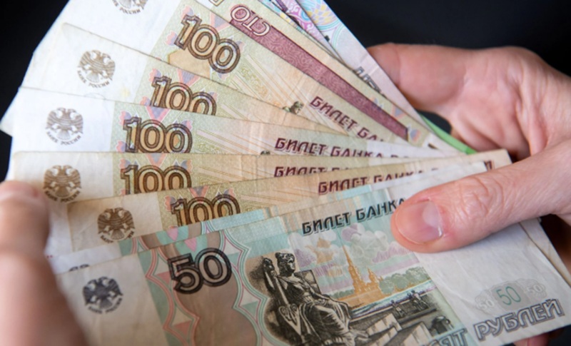 Rubla rusească, ”surpriza” anului 2025. Cea mai performantă monedă din lume, în ciuda sancțiunilor – care sunt explicațiile