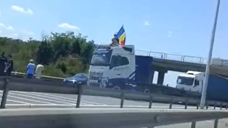 A fost reținut șoferul care a blocat traficul pe A1 în semn de protest: 13 pietoni au fost amendați cu 40.500 de lei