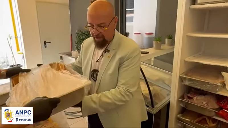(VIDEO) Controale ale ANPC în Mamaia: comisarii au găsit mizerie și produse expirate – mai multe locații închise temporar