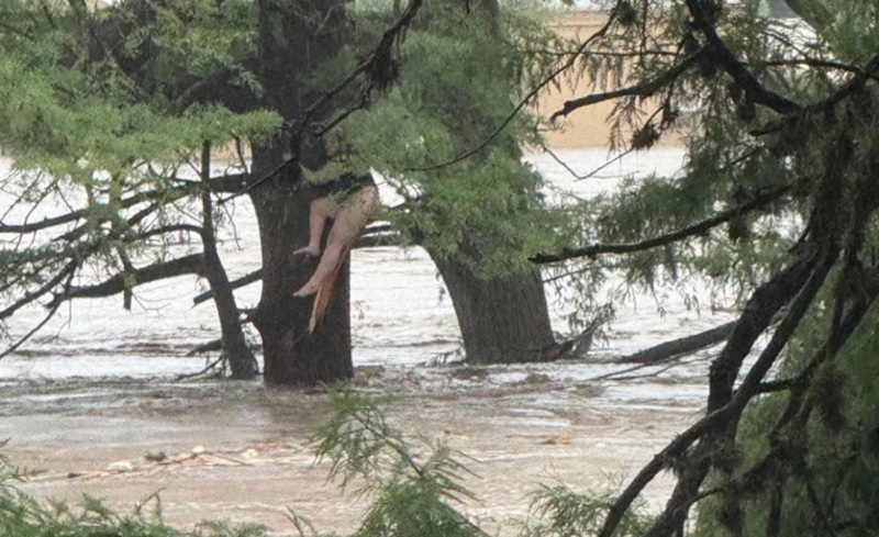 Inundaţii devastatoare din Texas. Cel puţin 50 de morţi, copii dispăruţi şi case distruse