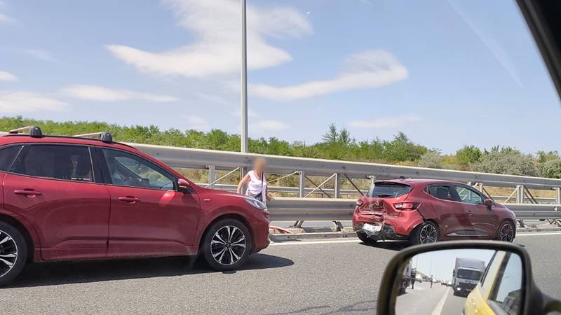 (FOTO) Accident între cinci mașini, pe Autostrada Soarelui, în zona localității Cernavodă