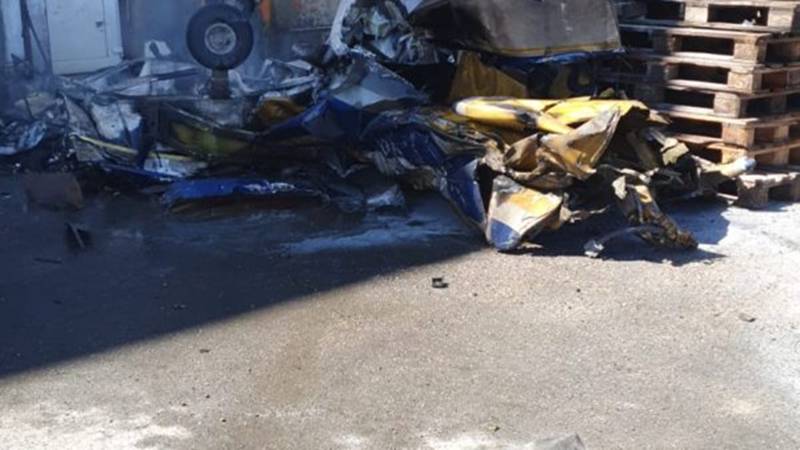 Două persoane au murit după ce un avion de mici dimensiuni s-a prăbușit în curtea unei fabrici din Arad