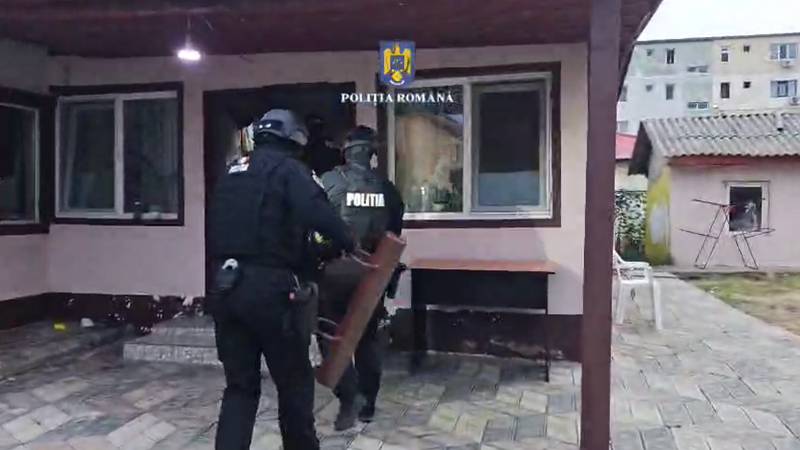(VIDEO) Zeci de percheziții în Constanța, Tulcea și alte județe, într-un dosar de proxenetism: 10 persoane au fost duse la audieri