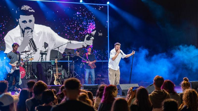 Final de sezon spectaculos la Mamaia: muzică, dans și artificii pe cerul verii