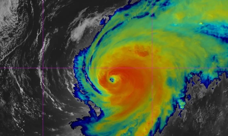 Uraganul Gabrielle se îndreaptă spre Europa. Rafale de vânt de peste 200 km/h