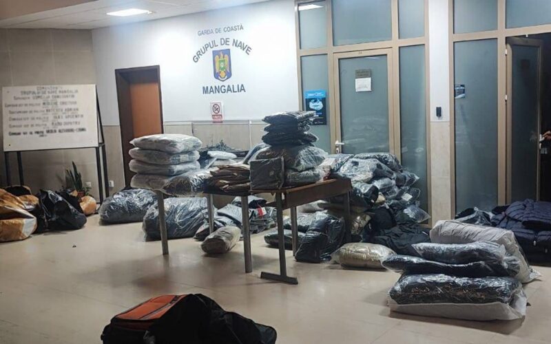 Haine contrafăcute în valoare de 300.000 de lei, confiscate de poliţiştii de frontieră la Mangalia