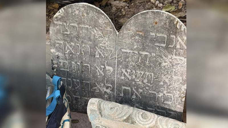 Tablele Legii originale ale Sinagogii Mari din Constanța au fost recuperate după zeci de ani