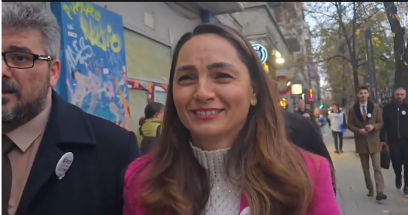 Șefa POT râde de defectul activistului Marian „Ceaușescu”: „Doamnă, sunt bâlbâit în urma bătăilor din 1990”. VIDEO