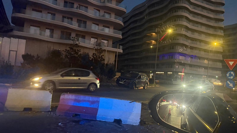 FOTO Două autoturisme, implicate într-un accident rutier în Mamaia Nord, în fața hotelului Nordis