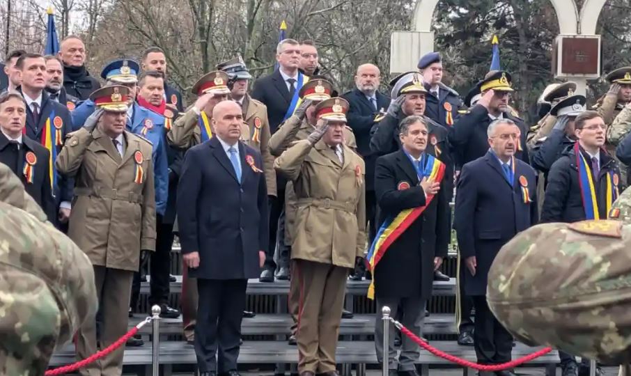 Premierul Ilie Bolojan, huiduit la Alba Iulia de suveraniștii lui Călin Georgescu