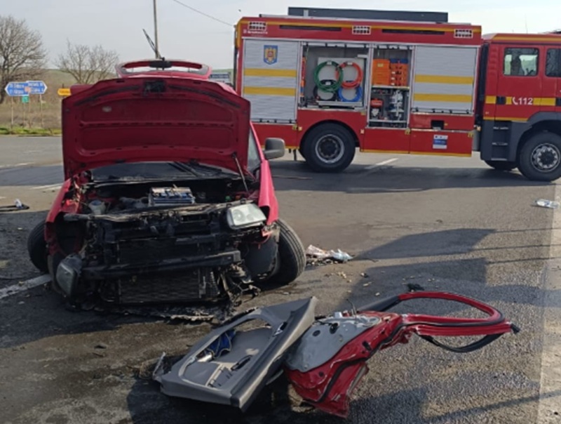 UPDATE Accident grav în zona Hanului Morilor. 10 persoane au fost transportate la spital