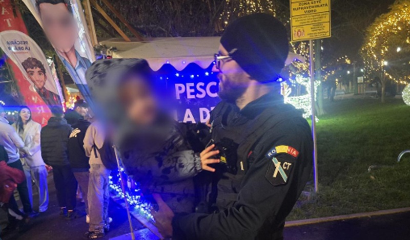 Copil de 2 ani rătăcit la Târgul de Crăciun din Poarta 6, descoperit de jandarmi. Micuțul a fost readus în siguranță la părinți