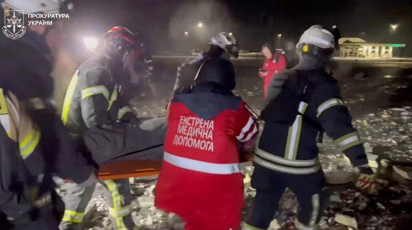 Rusia a atacat cele mai mari două oraşe din Ucraina. Patru persoane au fost ucise