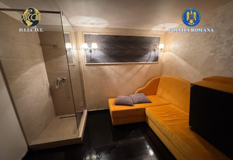 Percheziții în Constanța, Ilfov și Ialomița. Tinere recrutate ca dansatoare într-un club, obligate să se prostitueze, fetele erau forțate să ”atingă” numărul-ţintă de clienţi