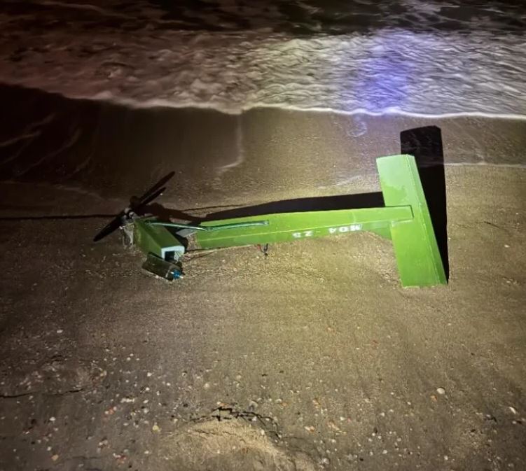 Obiect ce pare a fi o dronă, găsit pe o plajă din Mamaia