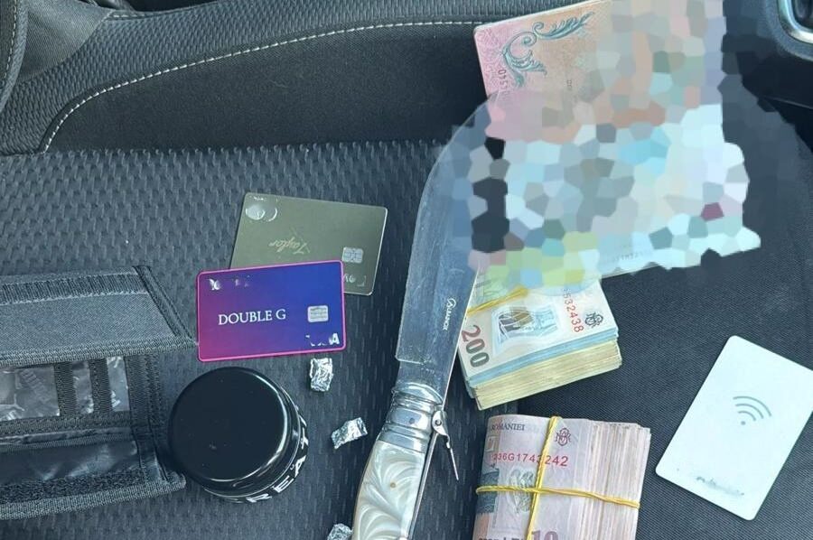 Substanțe susceptibile a avea efect psihoactiv și 8.400 de lei, descoperite de jandarmi asupra unui bărbat în Mangalia