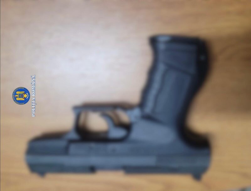 Acțiune de amploare a polițiștilor de mediu la deținători de arme. Armă neletală și elemente de muniție, confiscate
