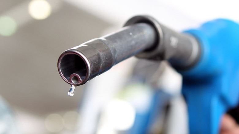 Guvernul declară stare de urgență pe piața țițeiului și a carburanților. Măsuri pentru șase luni