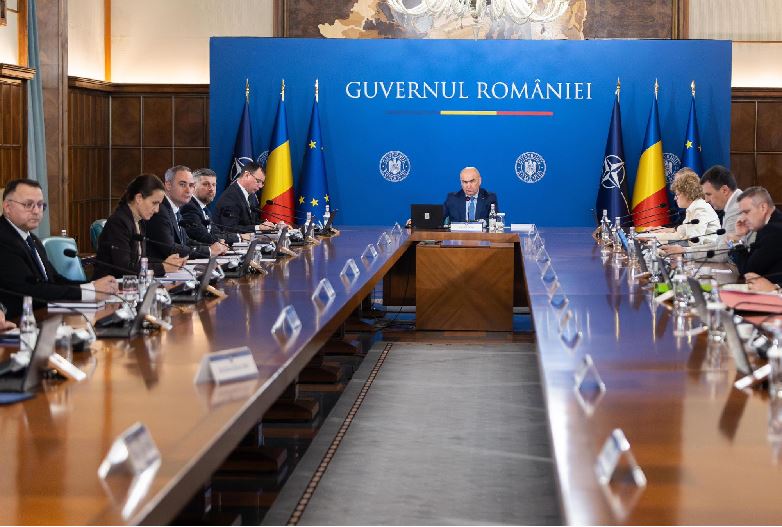 A fost adoptat proiectul de lege care interzice cumulul pensiei speciale cu salariul la stat