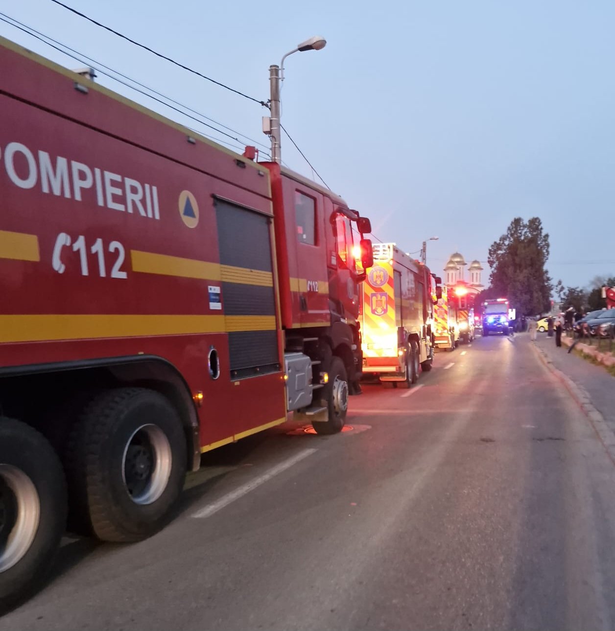 Incendiu puternic într-un bloc social din cartierul Henri Coandă. A fost activat Planul Roșu de Intervenție