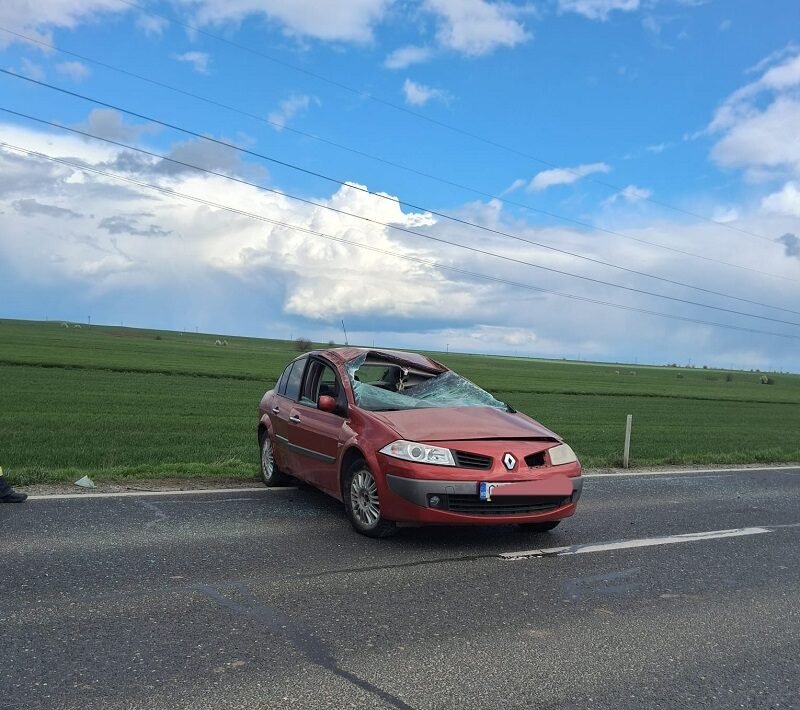 Un autoturism s-a răsturnat între Lumina și Sibioara. O tânără a ajuns la spital, iar trei pisici au fost salvate de pompieri