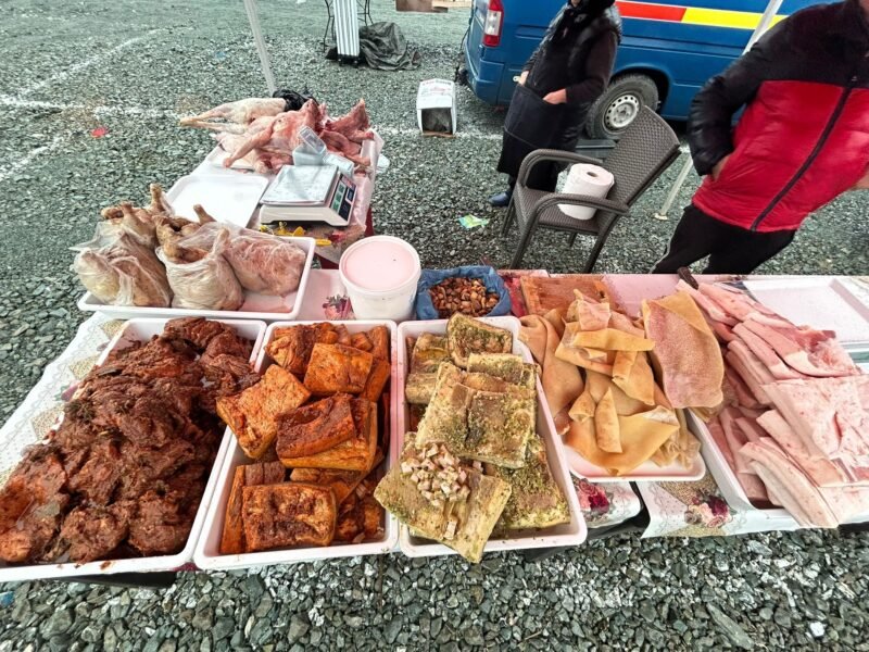 Controale ANSVSA înainte de Paște. Peste 2 tone de alimente nesigure, retrase de la vânzare