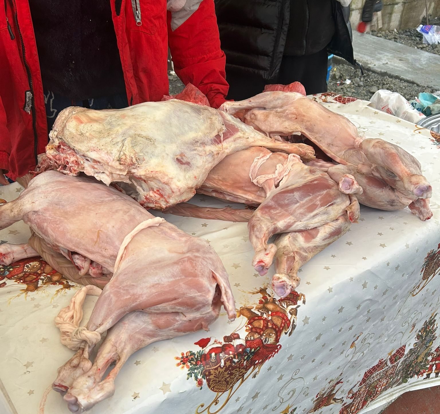 Control DSVSA la târgul de pe Varianta Ovidiu. Peste 600 kg de produse alimentare au fost cosfiscate