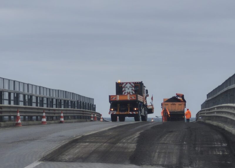 Atenție, șoferi! Lucrările la podul de pe DN2A, lângă Crucea, prelungite până în iunie. Circulația, închisă pe un sector important