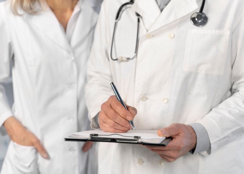 Lovitură în sănătate. Programul medicilor și asistentelor din spitalele publice se schimbă radical