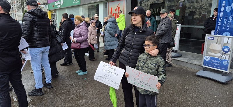 Protest pe Șoseaua Mangaliei! Zeci de constănțeni cer oprirea lucrărilor la parcarea de pe spațiul verde