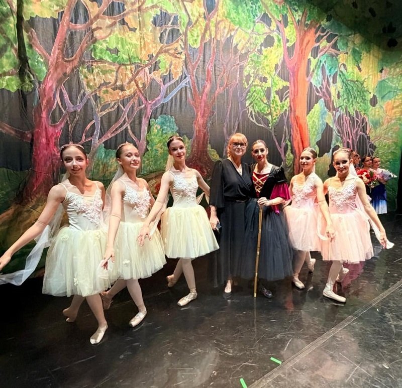 „Mărul de Aur”, un succes răsunător pe scena Teatrului de Stat Constanța. Povestea Angelicăi Elena Mihale Ceară, balerina care de 40 de ani trăiește prin dans