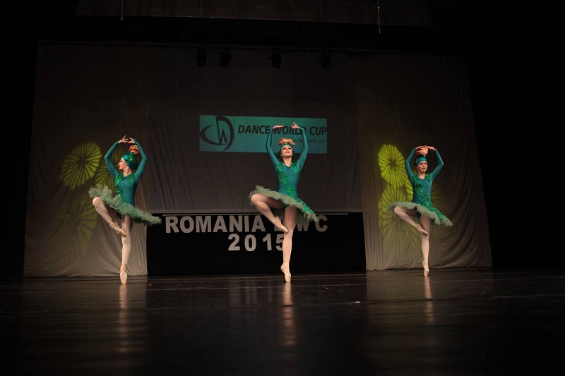 „Mărul de Aur”, un succes răsunător pe scena Teatrului de Stat Constanța. Povestea Angelicăi Elena Mihale Ceară, balerina care de 40 de ani trăiește prin dans